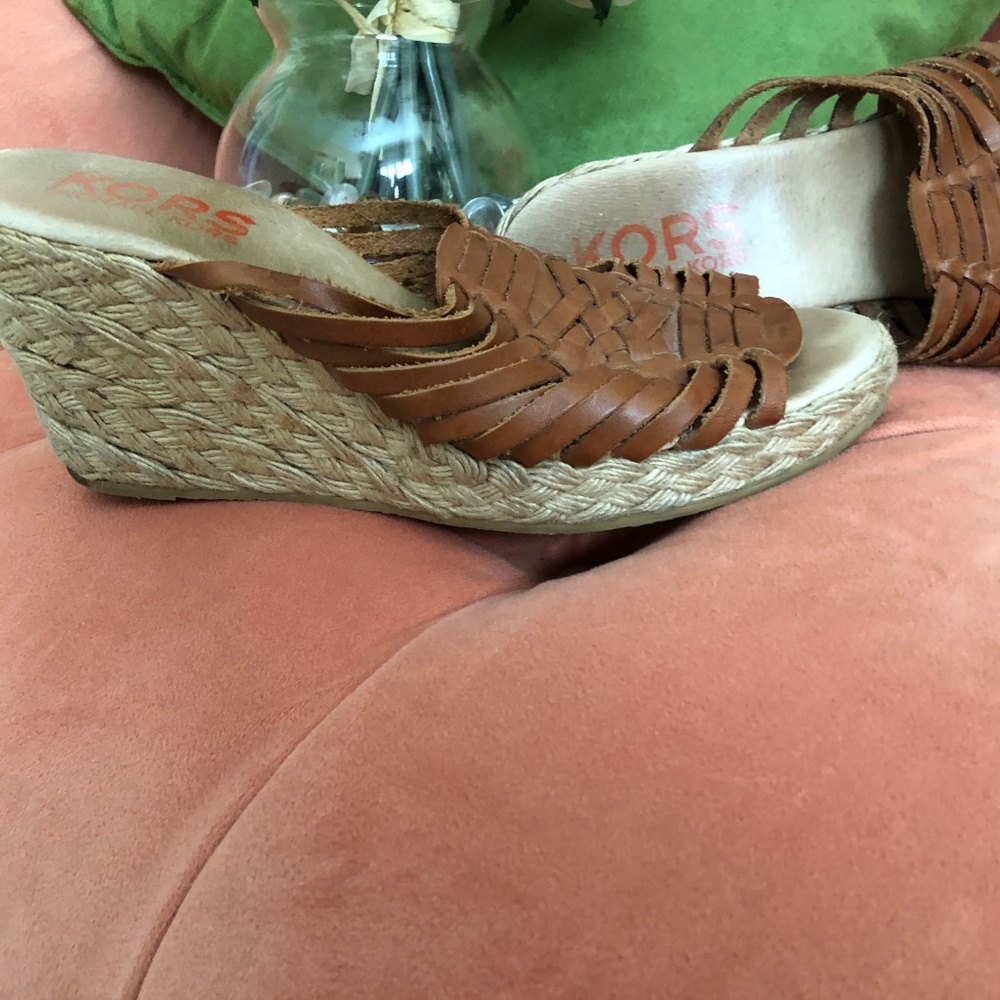 MICHAEL KORS COMFY LEATHER WEDGES - Picture 5 of 8